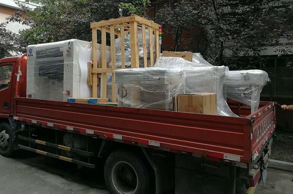 天長客戶SMT設備專車送貨，貨到上門安裝調試