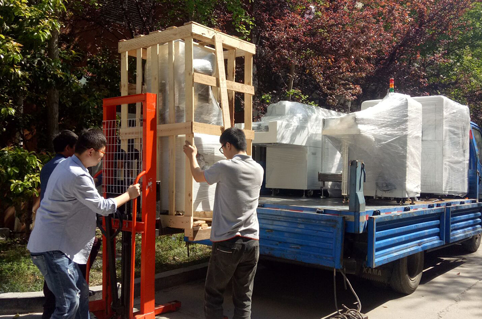 丹陽客戶SMT設備專車送貨，貨到上門安裝調試