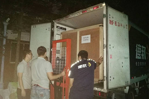 四川客戶SMT設備專車送貨，貨到上門安裝調試