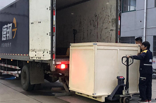 寧德客戶SMT設備專車送貨，貨到上門安裝調試