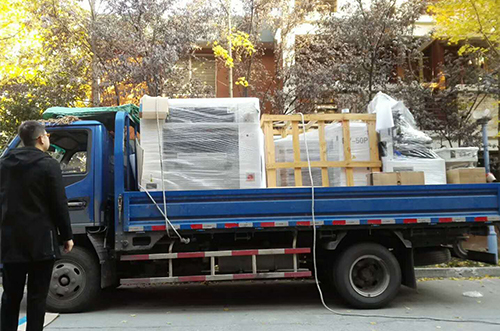 丹陽客戶SMT設備專車送貨，貨到上門安裝調試