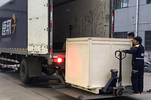 寧德客戶SMT設備專車送貨，貨到上門安裝調試